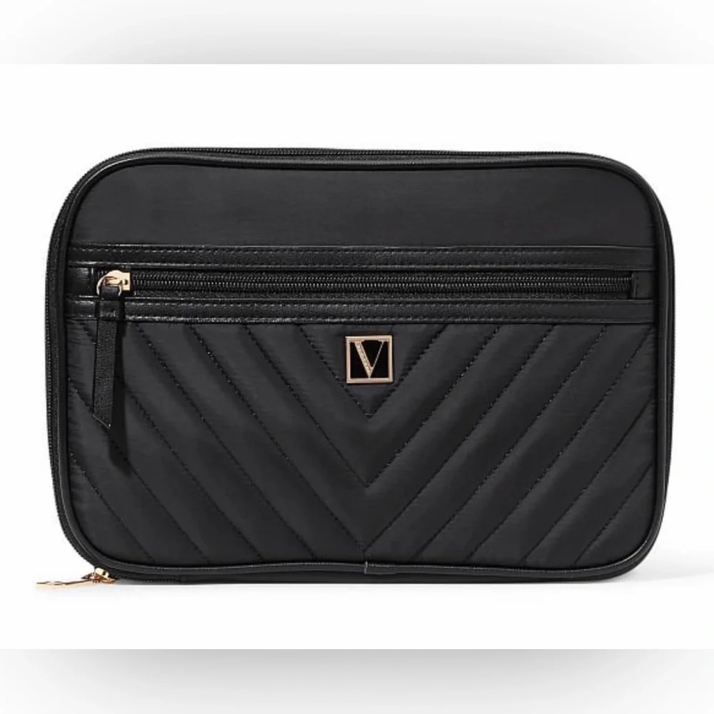 The Victoria Secret Signature TECH/IPAD Zip Around Sleeve Black/Gold Hardware